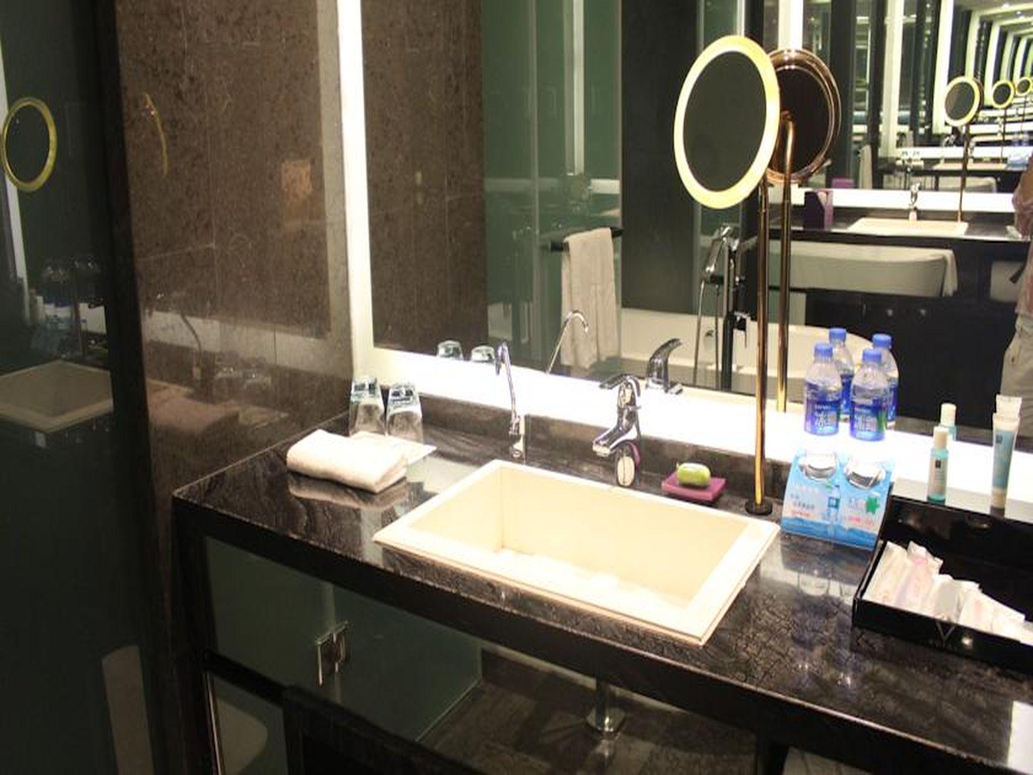 Wongtee V Hotel Шънджън Екстериор снимка
