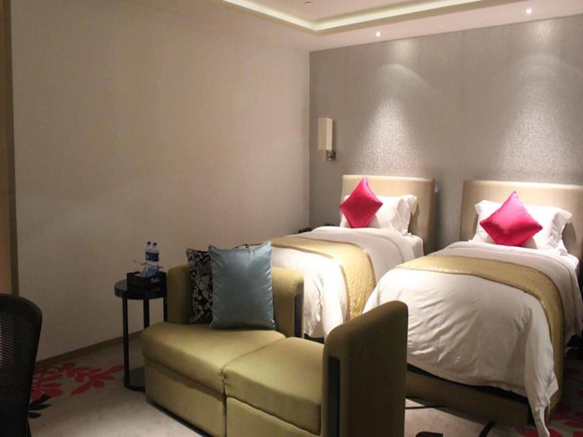 Wongtee V Hotel Шънджън Екстериор снимка